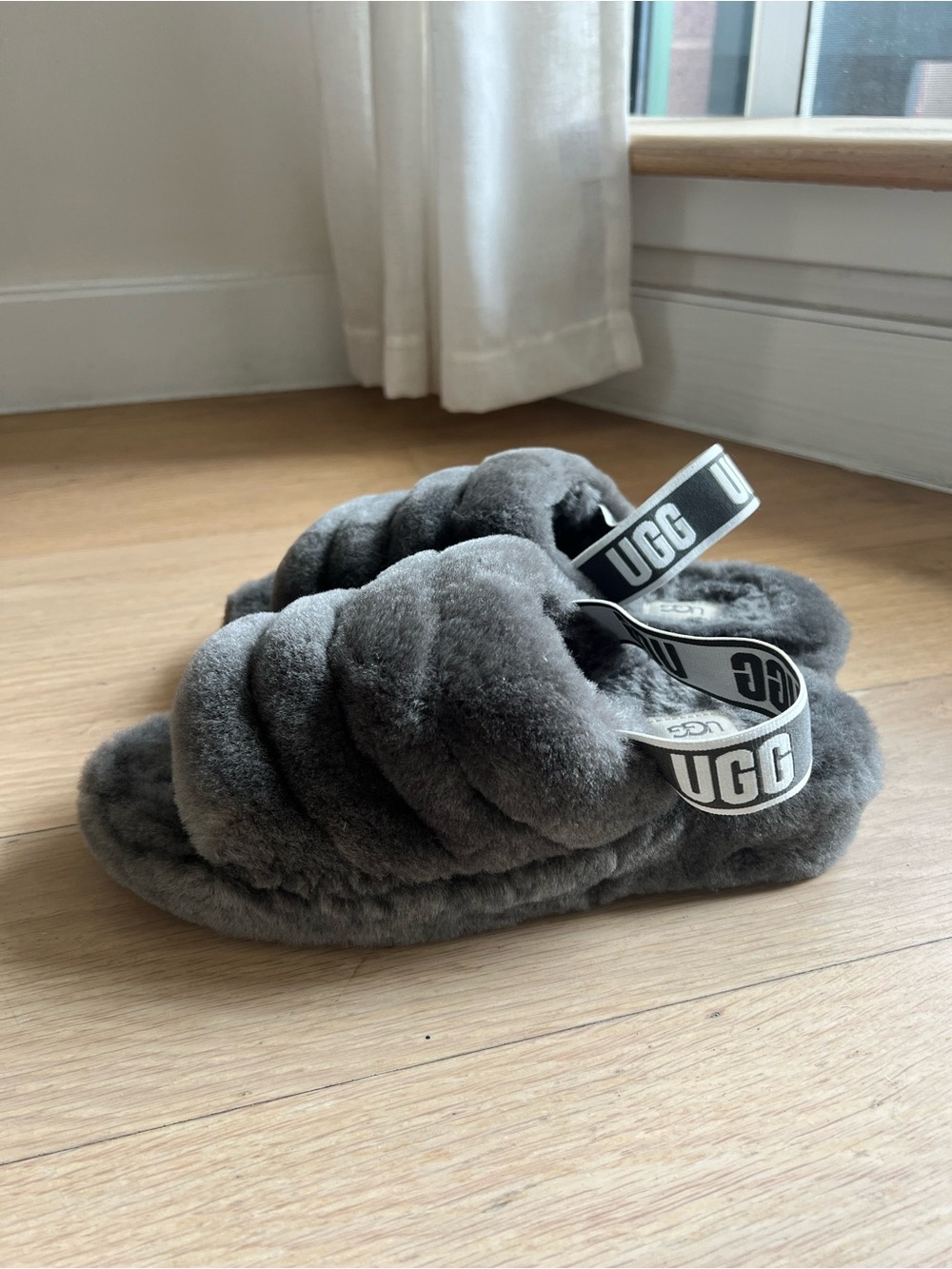 UGG Gray Shearling-Lined Footwear Interior with Size Tag